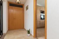Kuchyňa alebo kuchynka v ubytovaní Apartments by the sea Duce, Omis - 2992