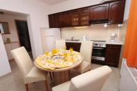 Kuchyň nebo kuchyňský kout v ubytování Apartments Marin