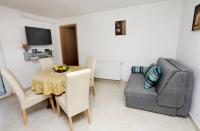 TV a/nebo společenská místnost v ubytování Apartments Marin