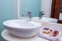 a bathroom with a sink and a mirror at Barra do Piuva Porto Hotel in Ilhabela