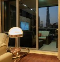 TV a/nebo společenská místnost v ubytování Luxury 3 BR - Direct View to Burj Khalifa