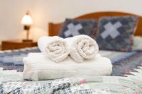 A bed or beds in a room at Casa Rural La Capellania