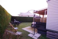 Vonkajšia záhrada v ubytovaní Mobil Home 3 chambres 2 salle de bain 2 WC Camping 4 Stars LES CHARMETTES Parcelle privée prestige