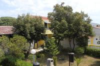 Vonkajšia záhrada v ubytovaní Apartment Petrcane 3300b