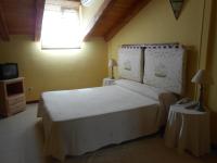 Postel nebo postele na pokoji v ubytování Hostal Burgos