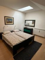 Posteľ alebo postele v izbe v ubytovaní RETRO Apartments