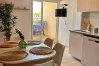 Kuchnia lub aneks kuchenny w obiekcie T3 de charme climatisé - Piscine - Plage à 5 min