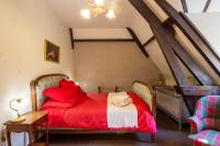 Łóżko lub łóżka w pokoju w obiekcie Maison Croix du Sud /Chambre Coquelicot