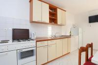 Kuchyňa alebo kuchynka v ubytovaní Apartments by the sea Brela, Makarska - 2718