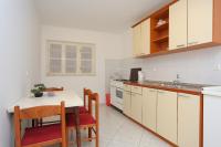 Kuchyňa alebo kuchynka v ubytovaní Apartments by the sea Brela, Makarska - 2718