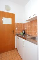 Kuchyňa alebo kuchynka v ubytovaní Apartments by the sea Brela, Makarska - 2718