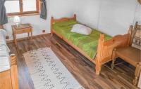 Łóżko lub łóżka w pokoju w obiekcie Cozy Home In Stara Dobrzyca With Wifi