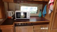 a microwave sitting on top of a kitchen counter at Calme de la campagne in Le Torp-Mesnil