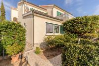 Vonkajšia záhrada v ubytovaní Apartments by the sea Barbat, Rab - 3203