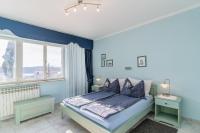 Posteľ alebo postele v izbe v ubytovaní Apartments by the sea Barbat, Rab - 3203