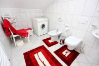 Kúpeľňa v ubytovaní Apartments by the sea Barbat, Rab - 3203