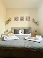 A bed or beds in a room at San Pietro Rooms 84