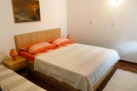 Postel nebo postele na pokoji v ubytování Apartments by the sea Igrane, Makarska - 5266
