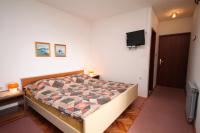 Postel nebo postele na pokoji v ubytování Apartments by the sea Igrane, Makarska - 5266