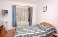 Posteľ alebo postele v izbe v ubytovaní Apartments and rooms with parking space Vrbnik, Krk - 5301