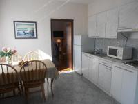 Kuchyňa alebo kuchynka v ubytovaní Apartments with parking spaces Sveti Anton, Krk - 5288