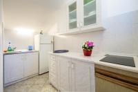 Kuchnia lub aneks kuchenny w obiekcie Apartments with a parking space Njivice, Krk - 5427