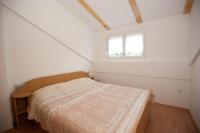 Posteľ alebo postele v izbe v ubytovaní Apartments and rooms with parking space Njivice, Krk - 5398
