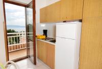 Kuchyňa alebo kuchynka v ubytovaní Apartments and rooms with parking space Njivice, Krk - 5398