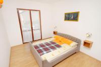 Posteľ alebo postele v izbe v ubytovaní Apartments and rooms with parking space Njivice, Krk - 5398