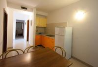 Kuchyňa alebo kuchynka v ubytovaní Apartments and rooms with parking space Njivice, Krk - 5398