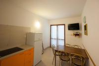 Kuchyňa alebo kuchynka v ubytovaní Apartments and rooms with parking space Njivice, Krk - 5398