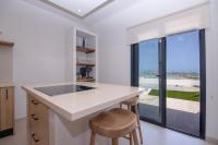 Kuchyňa alebo kuchynka v ubytovaní Villa Eden Beachfront Corralejo By Holidays Home