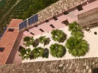 Ogród w obiekcie Room in Villa - Beautiful Accommodation At The Heart Of Andalusia
