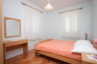 Posteľ alebo postele v izbe v ubytovaní Apartments with a parking space Tkon, Pasman - 6216