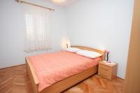 Posteľ alebo postele v izbe v ubytovaní Apartments with a parking space Tkon, Pasman - 6216