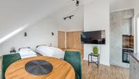 Televízia a/alebo spoločenská miestnosť v ubytovaní Apartamenty Sun & Snow Baltic Sun z basenem i placem zabaw