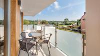 Balkón alebo terasa v ubytovaní Apartamenty Sun & Snow Baltic Sun z basenem i placem zabaw