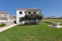 Vonkajšia záhrada v ubytovaní Apartments by the sea Kustici, Pag - 6353