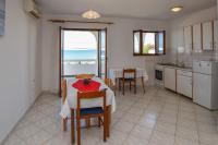 Kuchyňa alebo kuchynka v ubytovaní Apartments by the sea Kustici, Pag - 6353