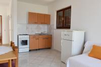 Kuchyňa alebo kuchynka v ubytovaní Apartments by the sea Kustici, Pag - 6353