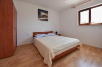 Posteľ alebo postele v izbe v ubytovaní Apartments by the sea Kustici, Pag - 6353
