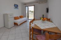Posteľ alebo postele v izbe v ubytovaní Apartments by the sea Kustici, Pag - 6353