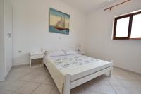 Posteľ alebo postele v izbe v ubytovaní Apartments by the sea Kustici, Pag - 6353
