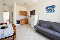 Kuchyňa alebo kuchynka v ubytovaní Apartments by the sea Kustici, Pag - 6353
