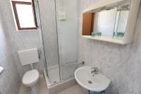 Kúpeľňa v ubytovaní Apartments by the sea Kustici, Pag - 6353