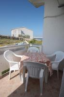 Balkón alebo terasa v ubytovaní Apartments by the sea Kustici, Pag - 6353