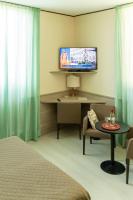 A television and/or entertainment centre at Hotel Valentino Centro Storico