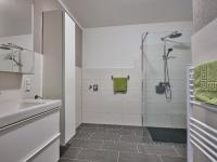 A bathroom at Mayr-Hof (Mank) Appartement