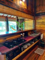Woodstock Bungalow - Barra Grande - condo frente praiaにあるキッチンまたは簡易キッチン