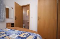 Postel nebo postele na pokoji v ubytování Apartment Stara Novalja 6301b